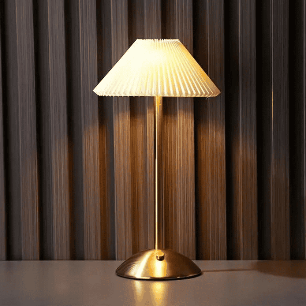 Elegancka i przenośna lampa biurkowa