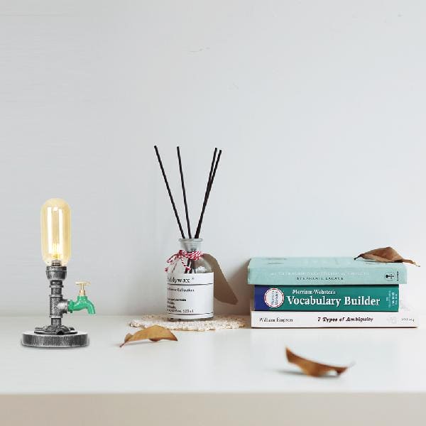 Elegancka lampa stołowa ze szkła przezroczystego z okrągłym abażurem