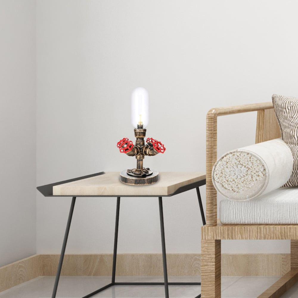 Elegancka metalowa lampa stołowa z industrialnym abażurem