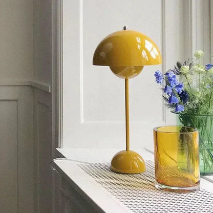 Elegancka lampa stołowa w stylu nordyckim