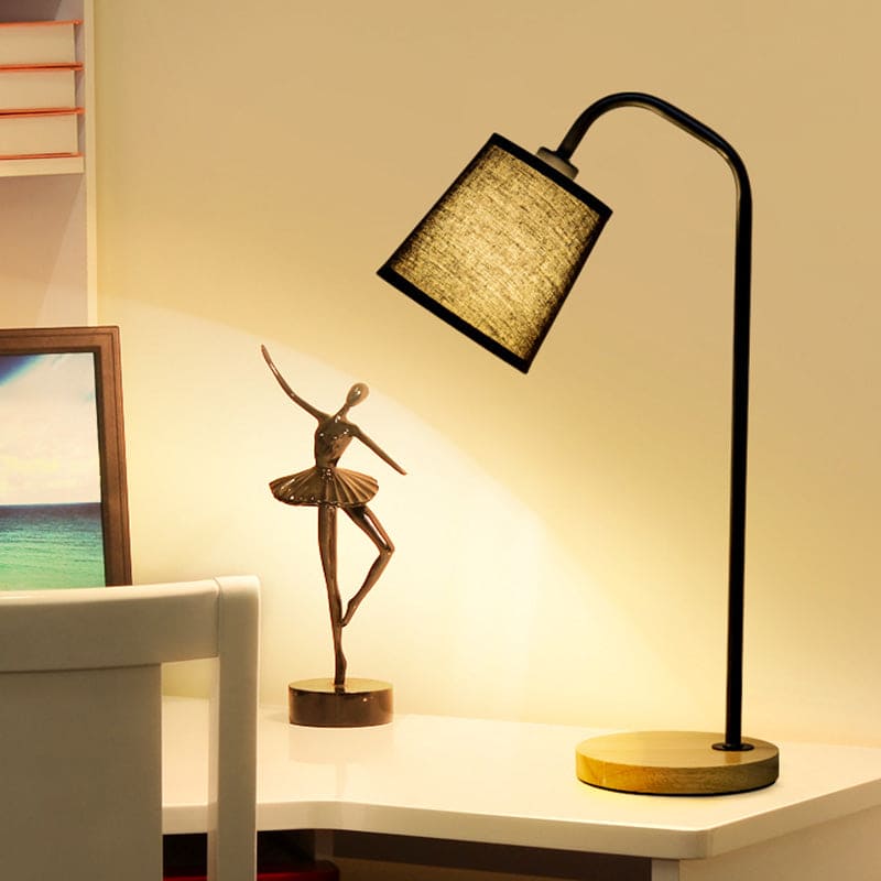 Elegancka stołowa lampa stożkowa