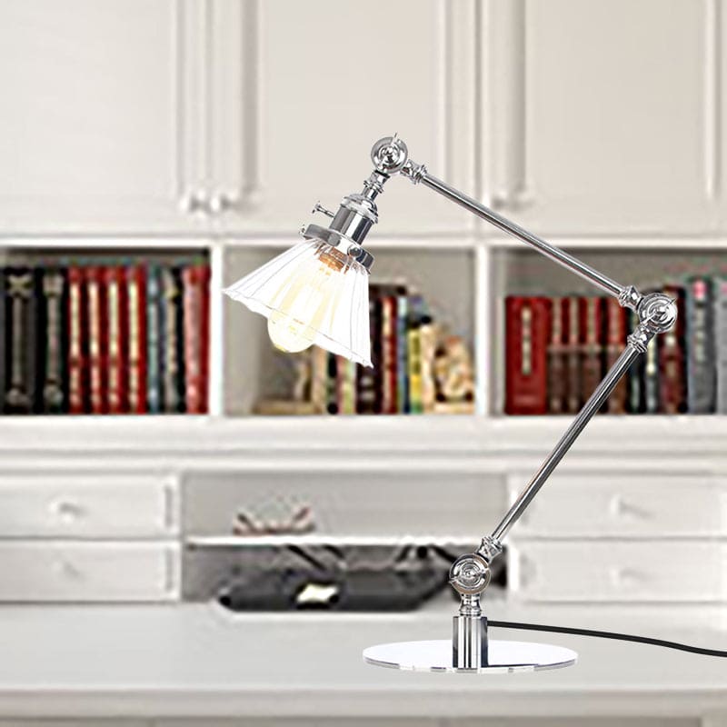 Elegancka lampa stołowa z przezroczystego stożkowego szkła