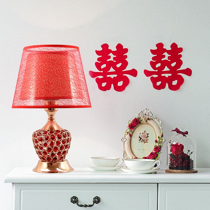Elegancka lampa nocna w kształcie urny z podwójnym abażurem