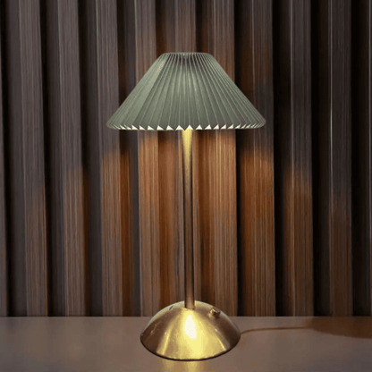 Elegancka i przenośna lampa biurkowa