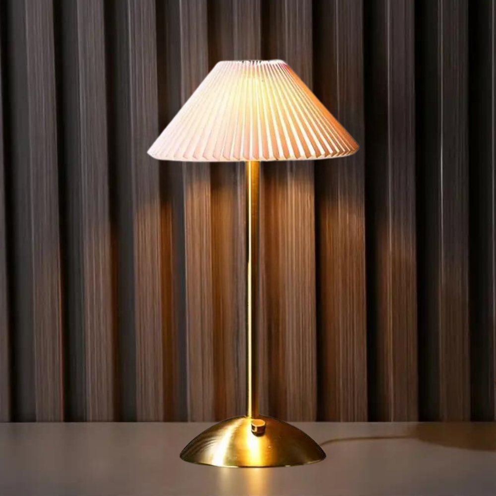 Elegancka i przenośna lampa biurkowa